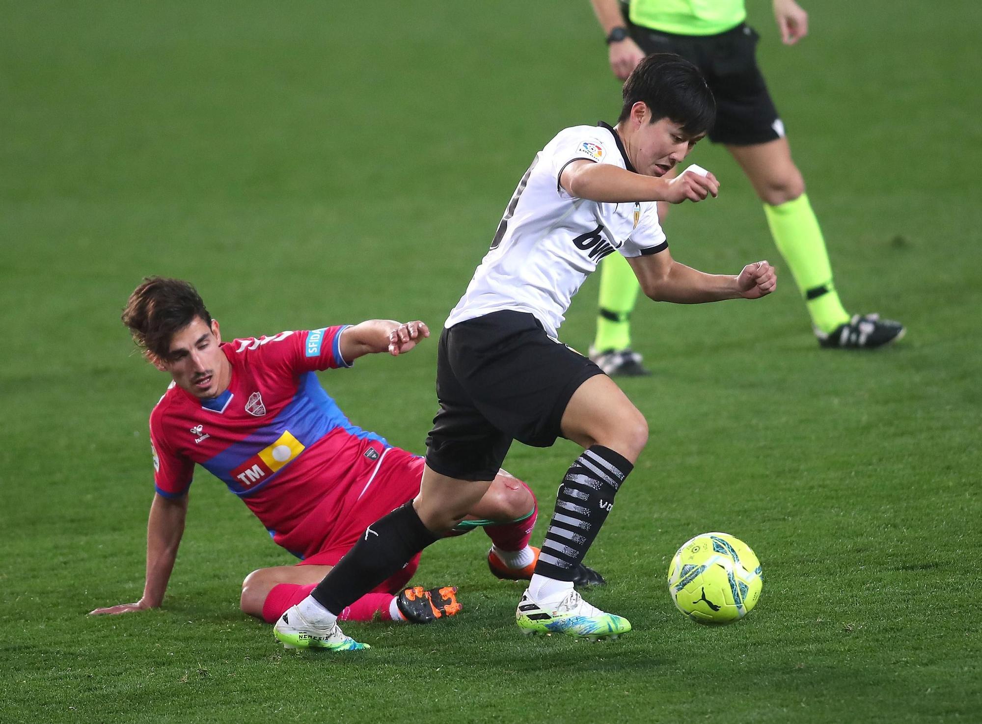 Las imágenes la victoria del Valencia CF frente al Elche