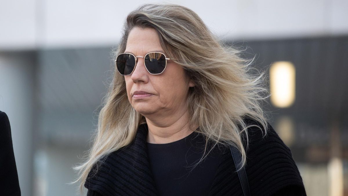 La asesora de Begoña Gómez en Moncloa Cristina Álvarez sale de declarar a los juzgados de Plaza de Castilla, a 26 de febrero de 2025, en Madrid (España).