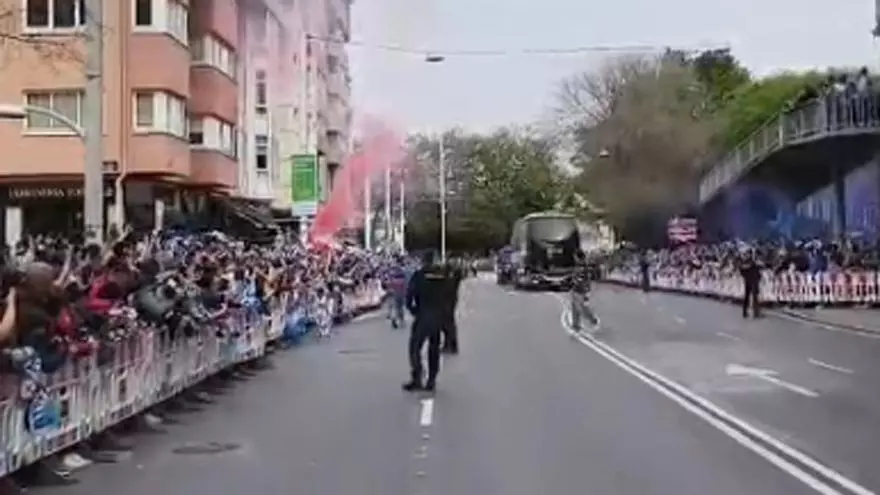 Una afición entregada brinda un gran recibimiento al Dépor en la previa del partido frente al Leganés el día de la peñas