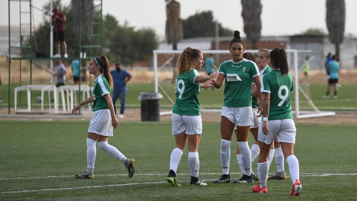 Celebración de un gol del Córdoba Femenino en la Ciudad Deportiva.
