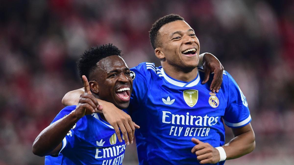 Kylian Mbappé desmiente que los médicos del Real Madrid examinaran la rodilla equivocada