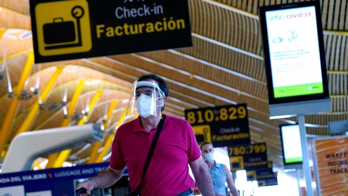 España ya exige una PCR negativa a viajeros de hasta 65 países