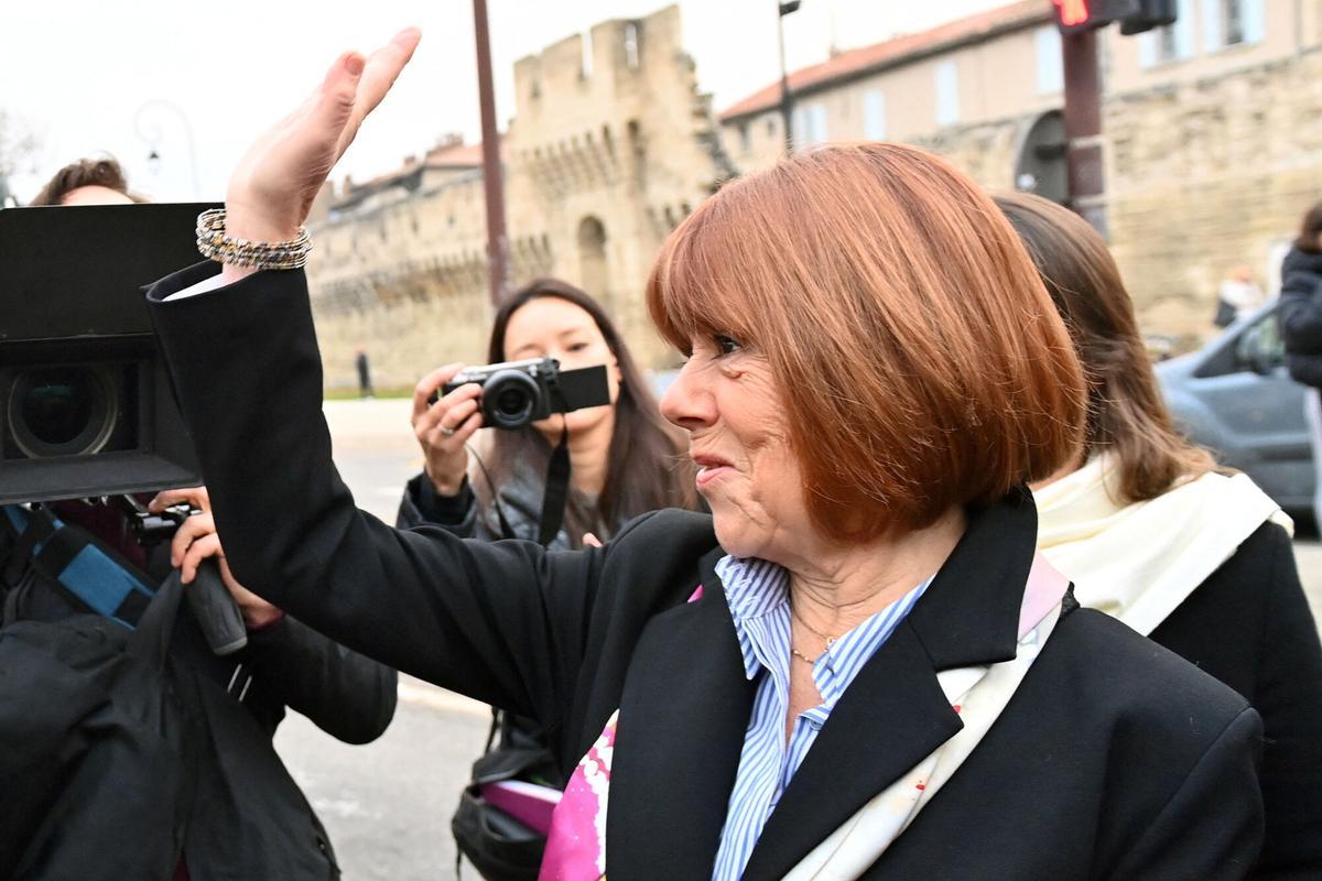 Frenchwoman Gisele Pelicot, the victim of an alleged mass rape orchestrated by her then-husband Dominique Pelicot at their home in the southern French town of Mazan, waves to supporters as she arrives with her lawyers to attend the verdict in the trial for Dominique Pelicot and 50 co-accused, at the courthouse in Avignon, France, December 19, 2024. REUTERS/Alexandre Dimou