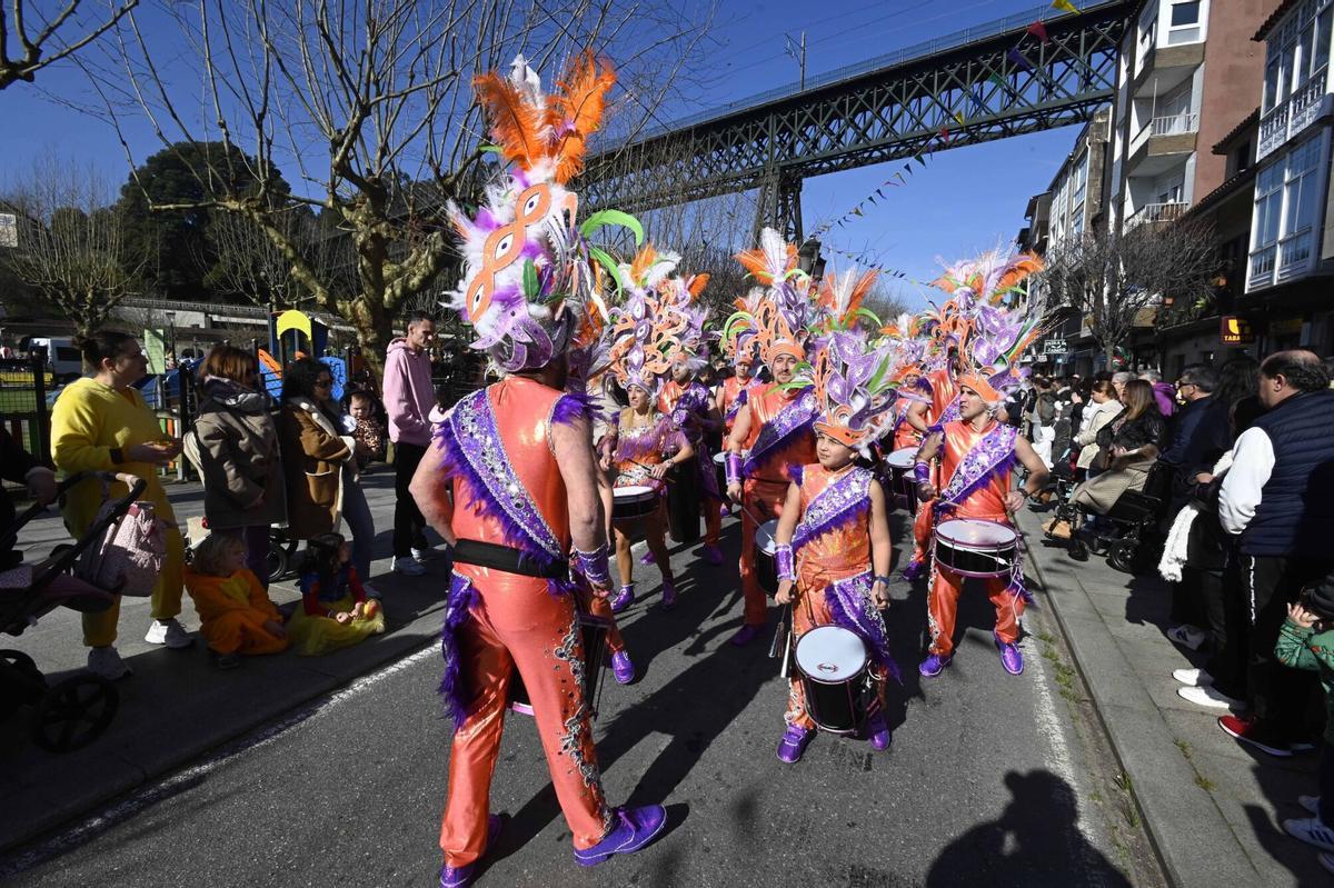 Las comparsas desfilaron ayer por las principales calles del centro urbano