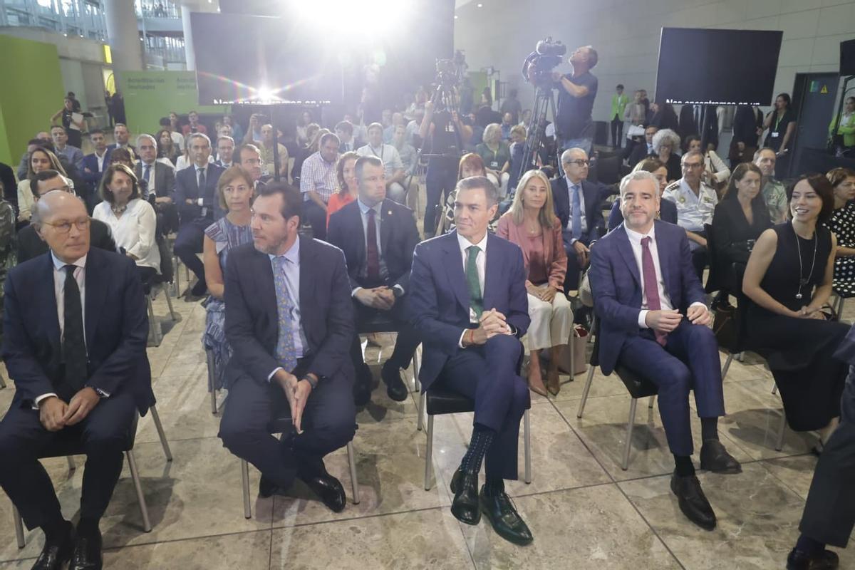 Visita de Pedro Sánchez al aeropuerto de Alicante-Elche para anunciar la inversión en aeropuertos Visita de Pedro Sánchez al aeropuerto de Alicante-Elche para anunciar la inversión en aeropuertos