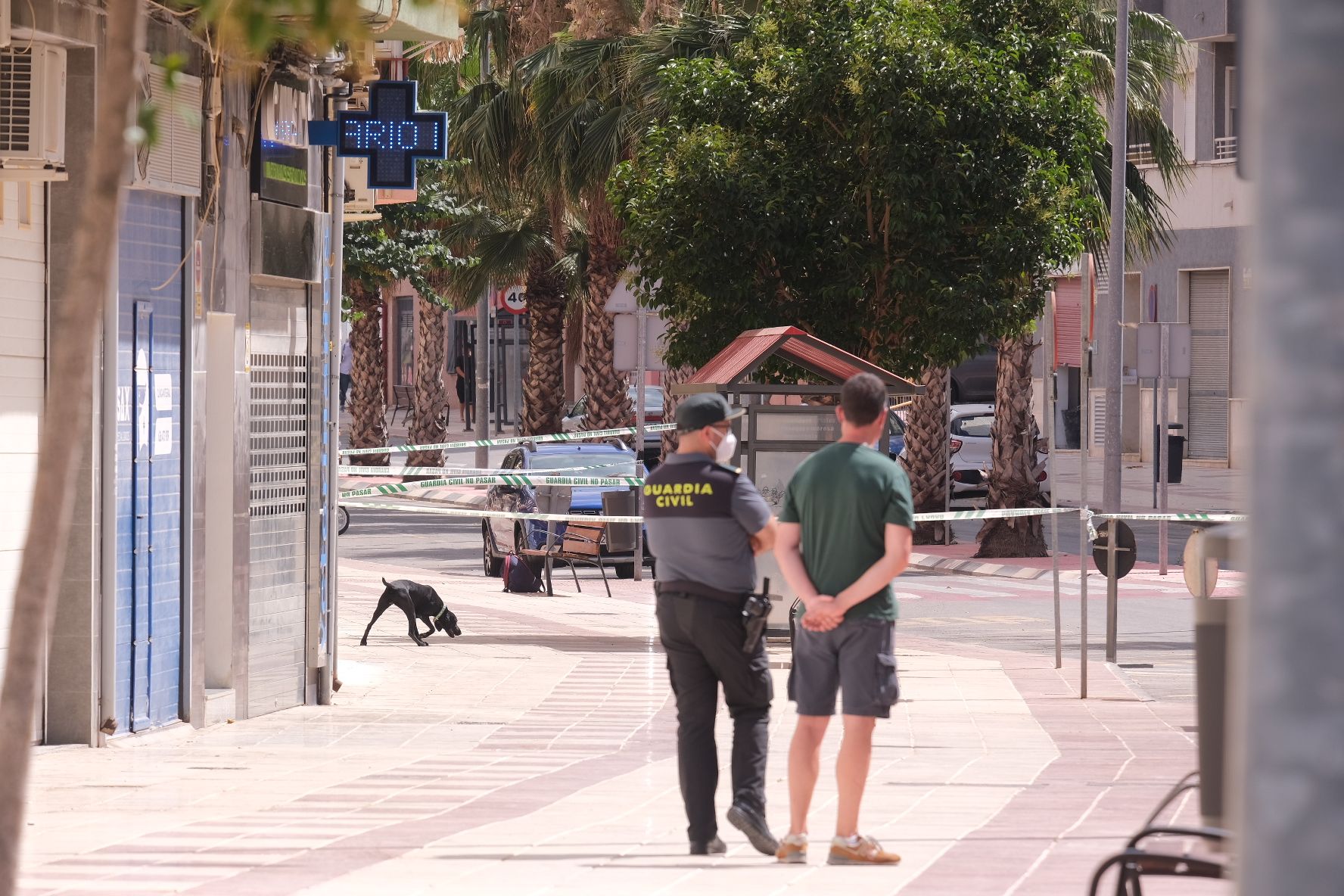 La Guardia Civil explosiona la mochila sospechosa en Sax y descarta la presencia de una bomba