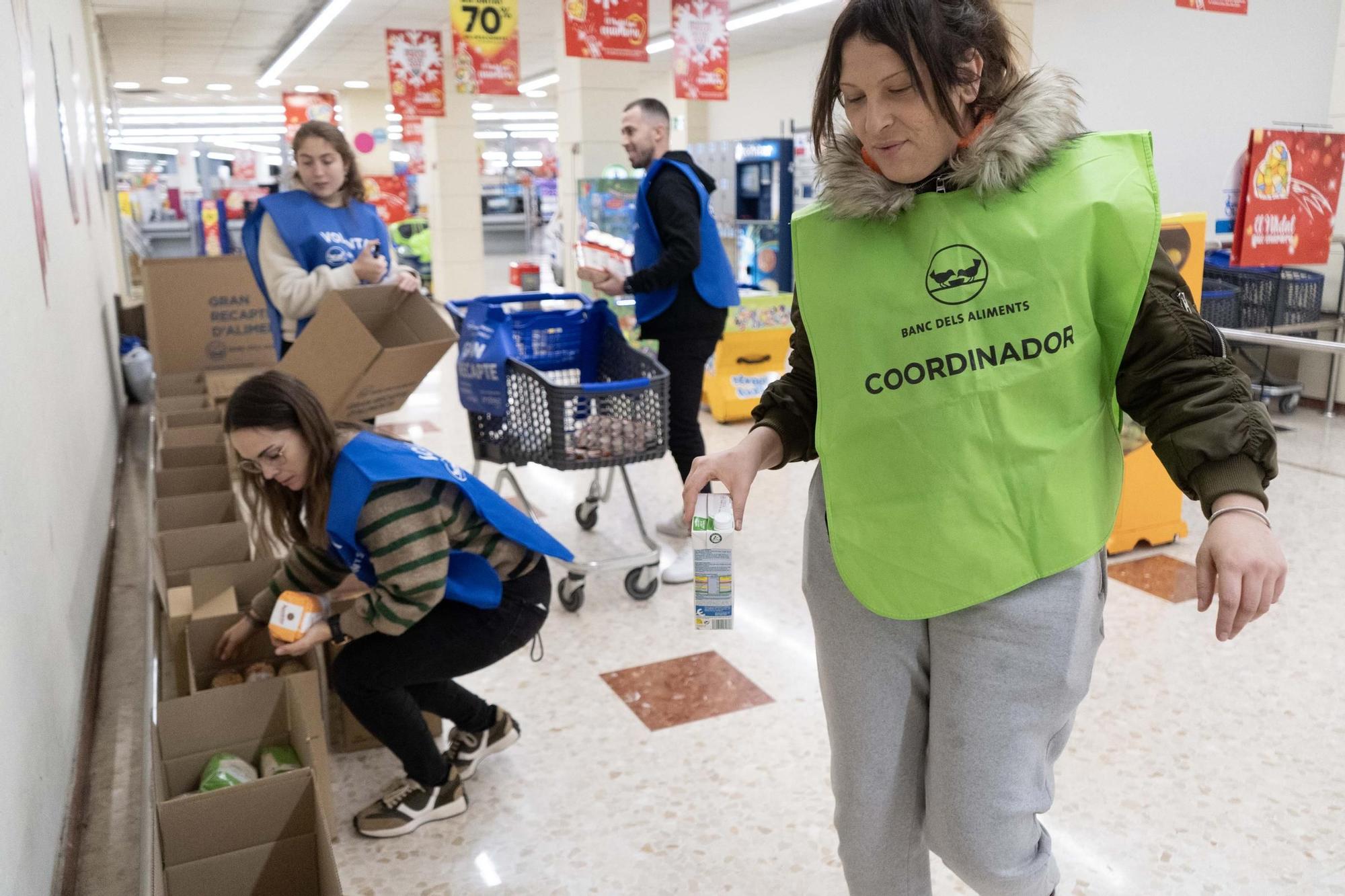 El Gran Recapte d'Aliments en supermercats de Manresa, en imatges