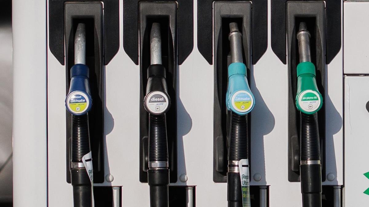 Dispensadores de carburante en una gasolinera.