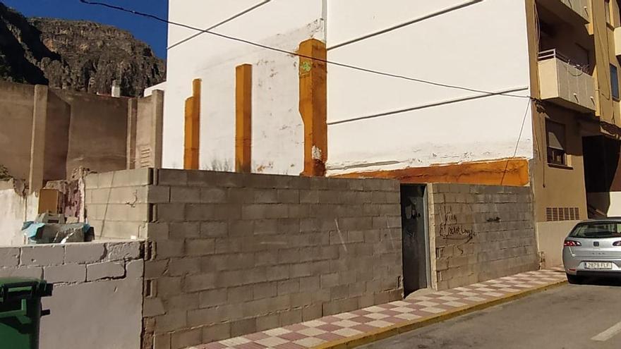 El solar ubicado en la calle Papa Juan XXIII cedido por el Ayuntamiento de Tavernes a Integra Valldigna
