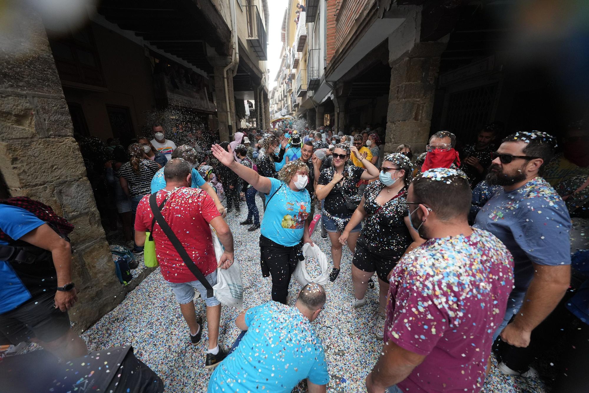 Búscate en el desfile de carrozas y disfraces de l'Anunci de Morella