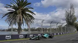 Alonso lidera los libres bajo la lluvia en Australia