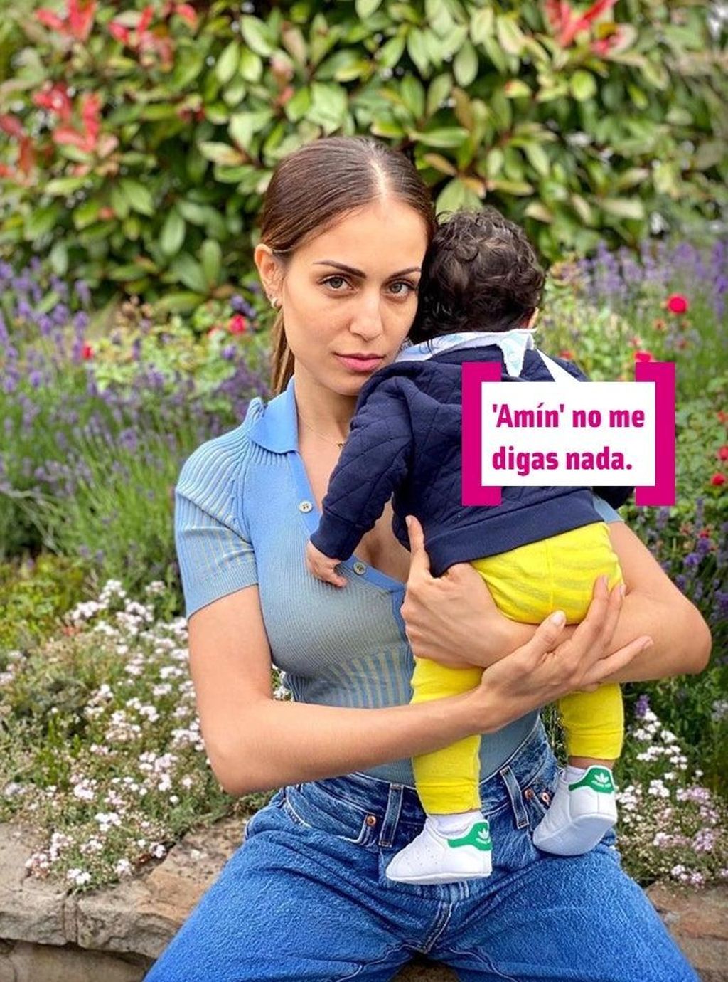 Hiba Abouk con su hijo Amín