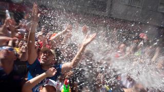 España empieza a cancelar 'fiestas del agua' populares por la sequía