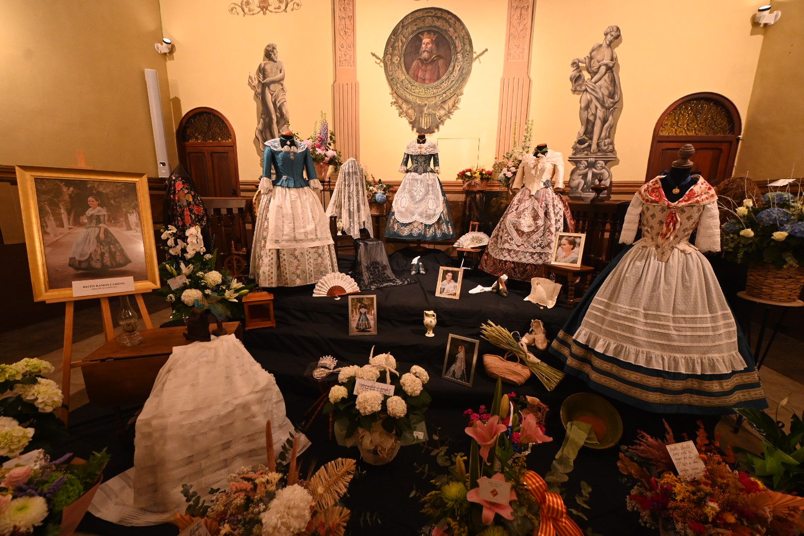 Les imatges de l'obertura del tradicional manifest de la reina i les dames de les festes de Vila-real