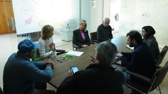 Gabriela Bravo visita les zones assolades per l’incendi a Montán i Montanejos