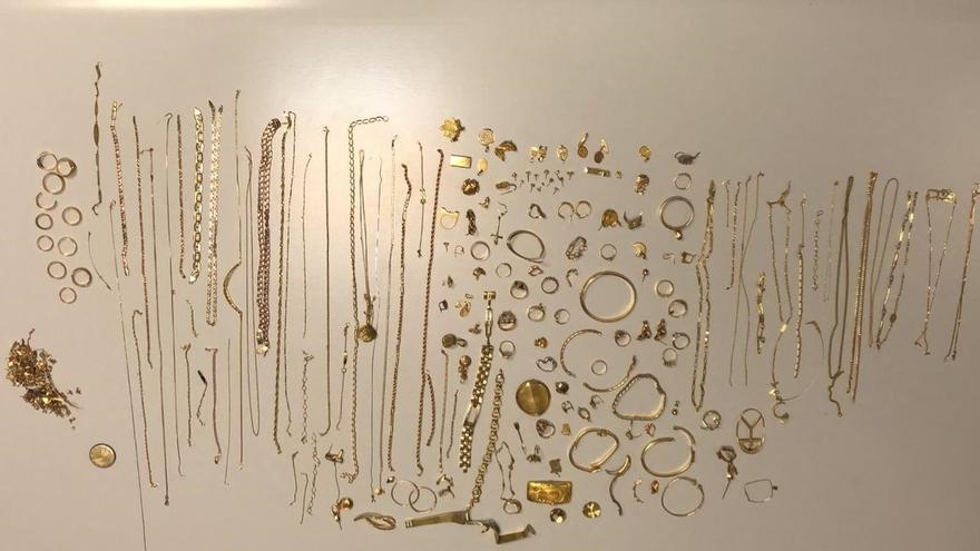 Cae en Barcelona un comprador de joyas robadas que las fundía para hacer lingotes