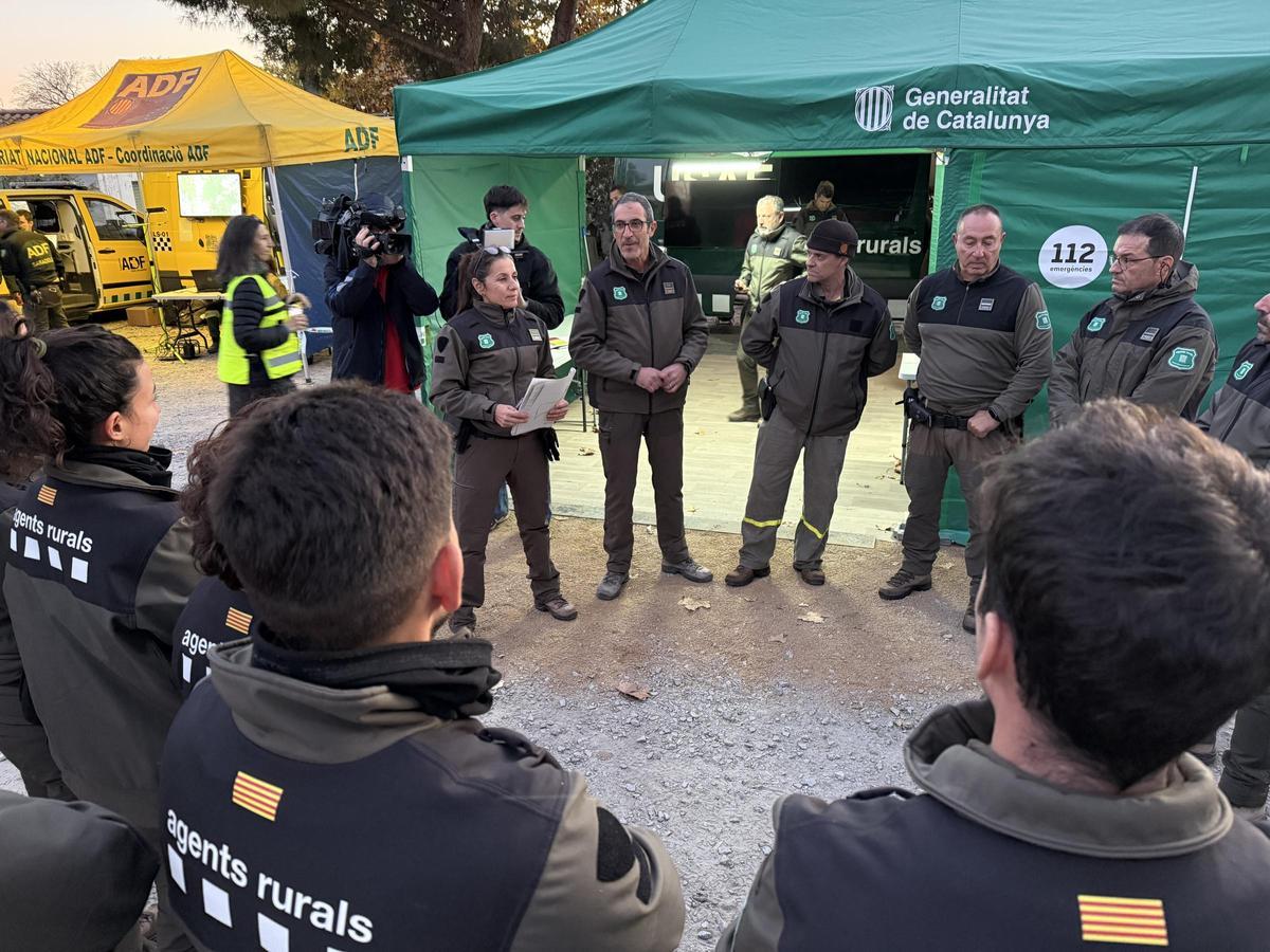 Reunió de final de jornada dels Agents Rurals al centre de comandament avançat de Torreferrussa