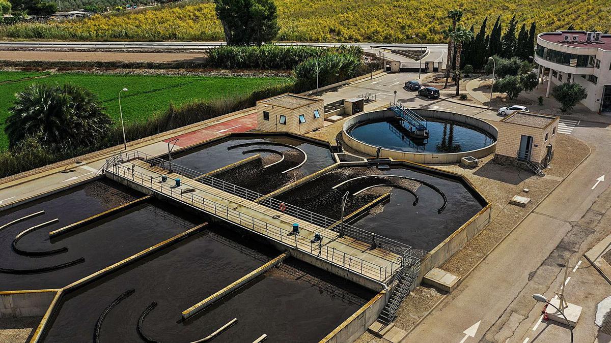 Estación depuradora de aguas residuales que cubre Catral, Dolores y San Felipe Neri. |