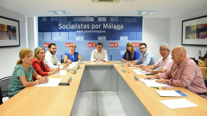 Miguel Ángel Heredia se reunió con la nueva portavoz y los concejales del grupo municipal socialista.