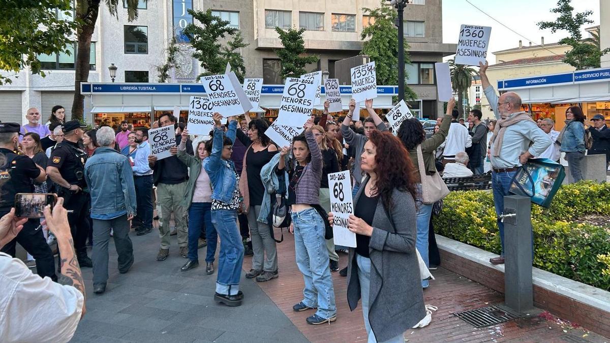 Vídeo | La firma de libros de Juan Soto Ivars en San Francisco acaba entre protestas