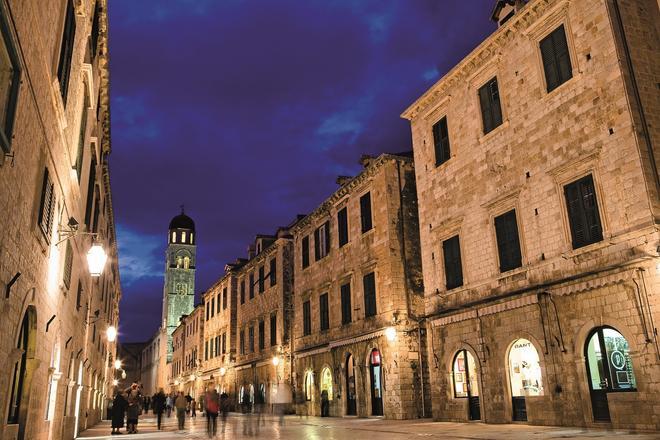 Stradun (Placa), calle principal de Dubrovnik.