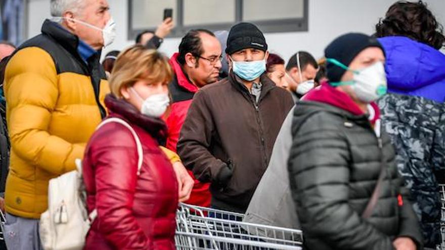 Die Atemmasken werden langsam zum gewohnten Anblick.