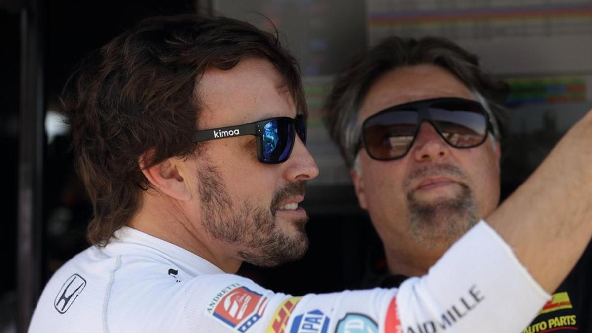 Fernando Alonso junto a Michael Andretti en Indianápolis