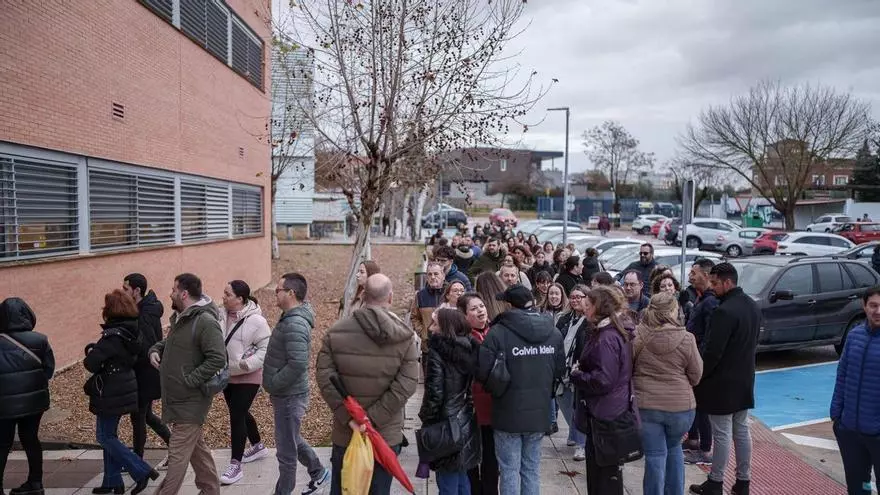 Vídeo | Más de 560 personas participan en Mérida a las oposiciones de celador del SES