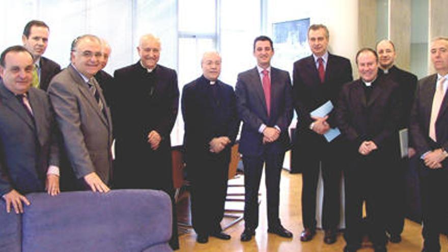 «Visita del Vaticano» de responsables eclesiásticos a RTVV, con García y Cotino, el 22 de febrero de 2006.