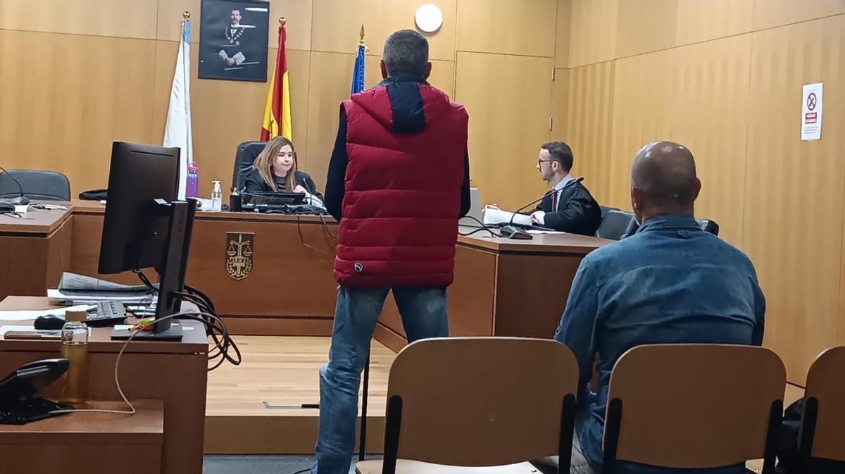 Los dos acusados comparecieron este martes en el Penal 2 de Ourense, donde tuvo lugar el juicio. | FDV