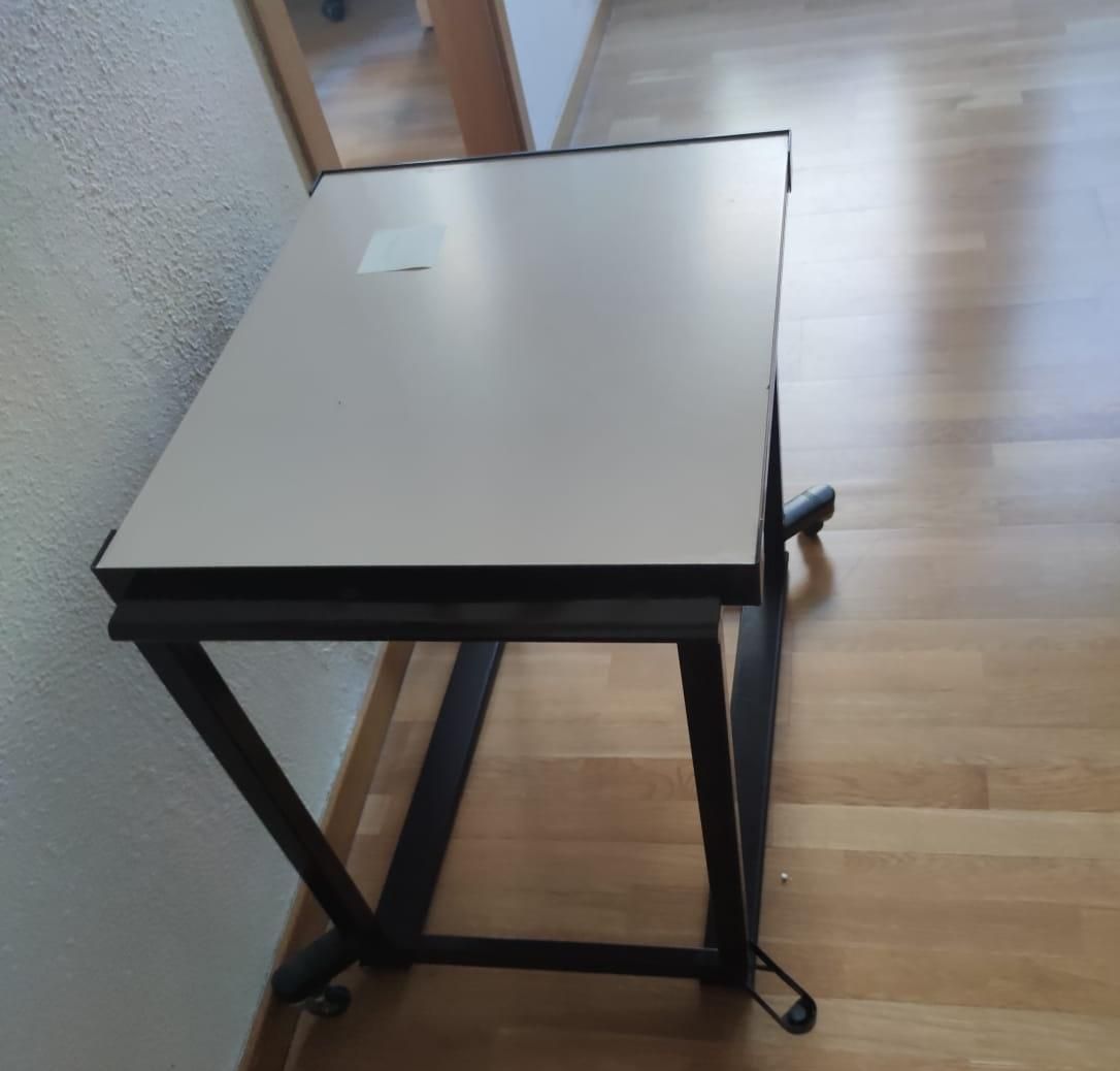 Las «rebajas» del Colegio de Abogados de Vigo: ponen a la venta muebles con historia