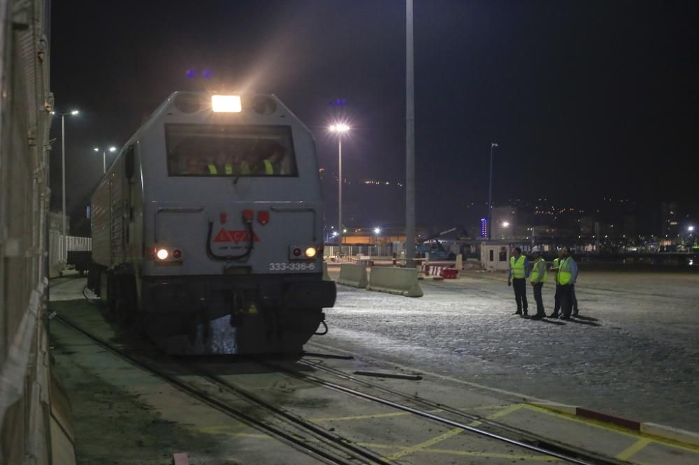 Llegada del tren al puerto de Málaga.