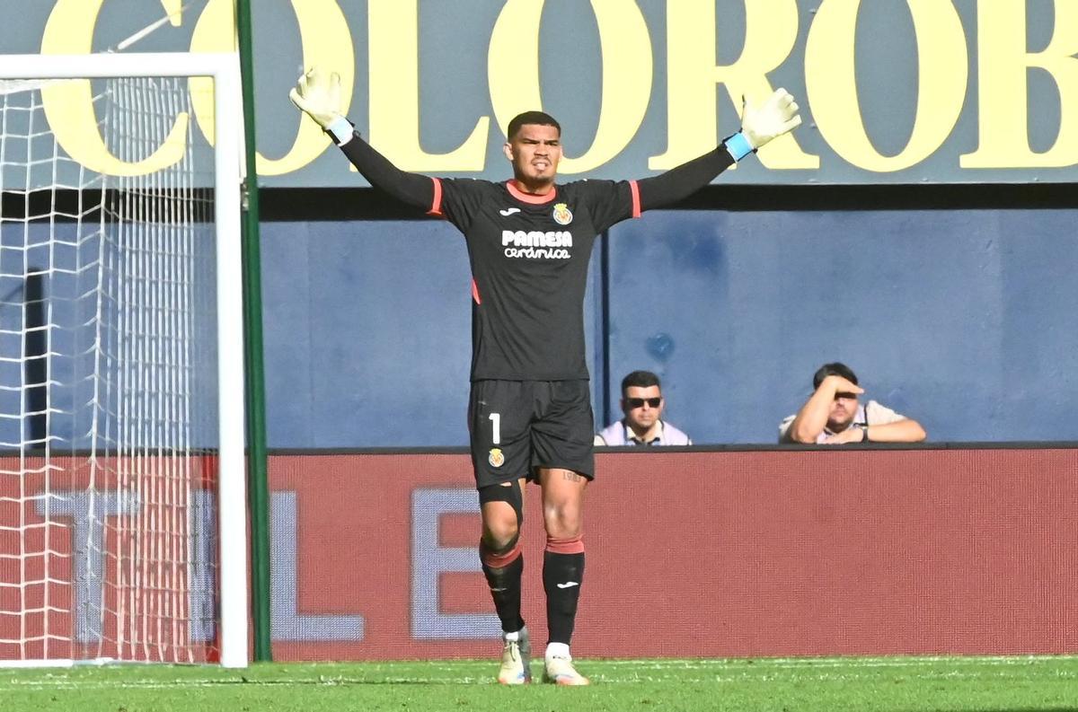 Luiz Junior, ante el Rayo Vallecano.