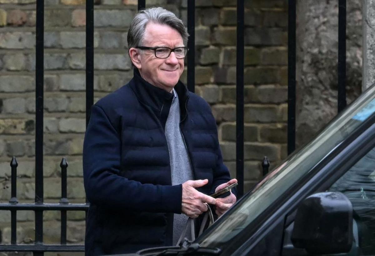 Un exambaixador del Regne Unit als EUA, detingut pels seus vincles amb Epstein