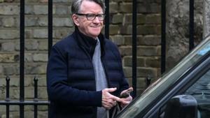 Un exambaixador del Regne Unit als EUA, detingut pels seus vincles amb Epstein