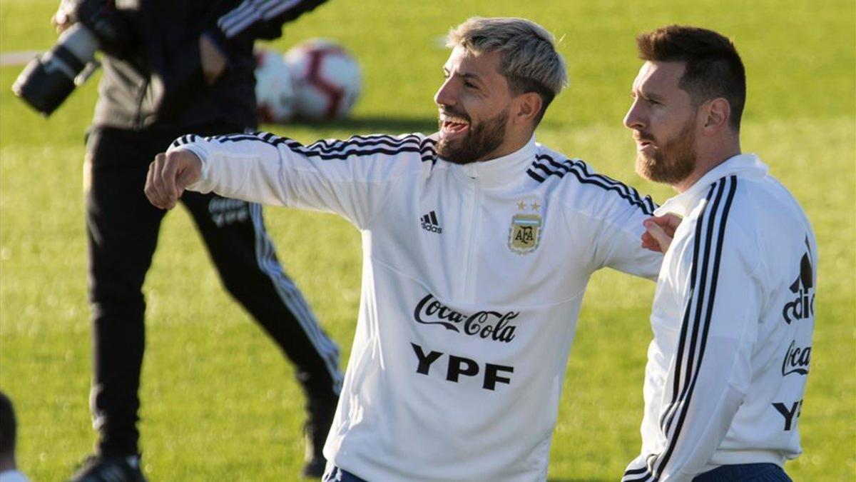 La Argentina de Messi vuela a Arabia Saudí para jugar contra Brasil