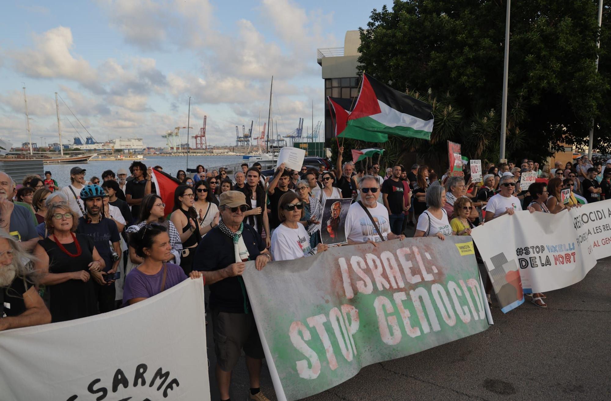 Decenas de activistas reclaman en València un embargo al comercio de armas con Israel