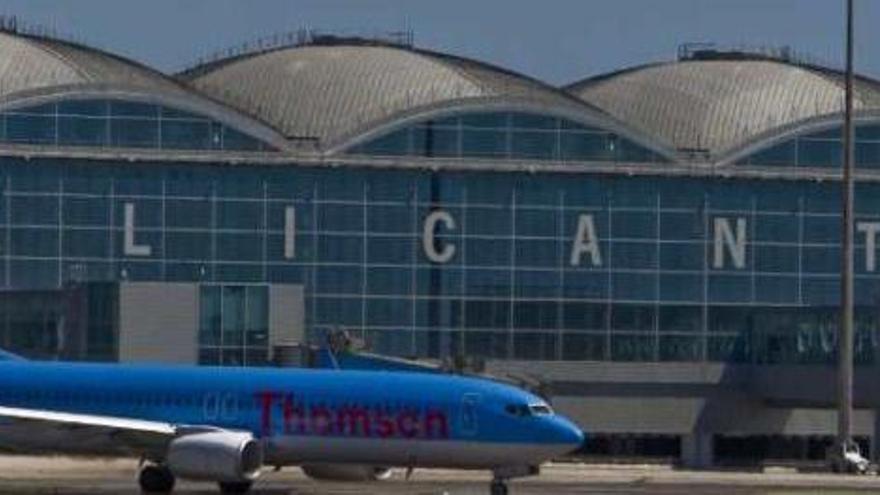 La nueva terminal del aeropuerto de El Altet, con el rótulo de Alicante.