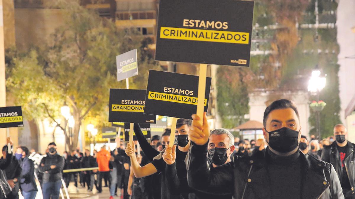 Empresarios del ocio nocturno de Castellón en una protesta el pasado invierno.