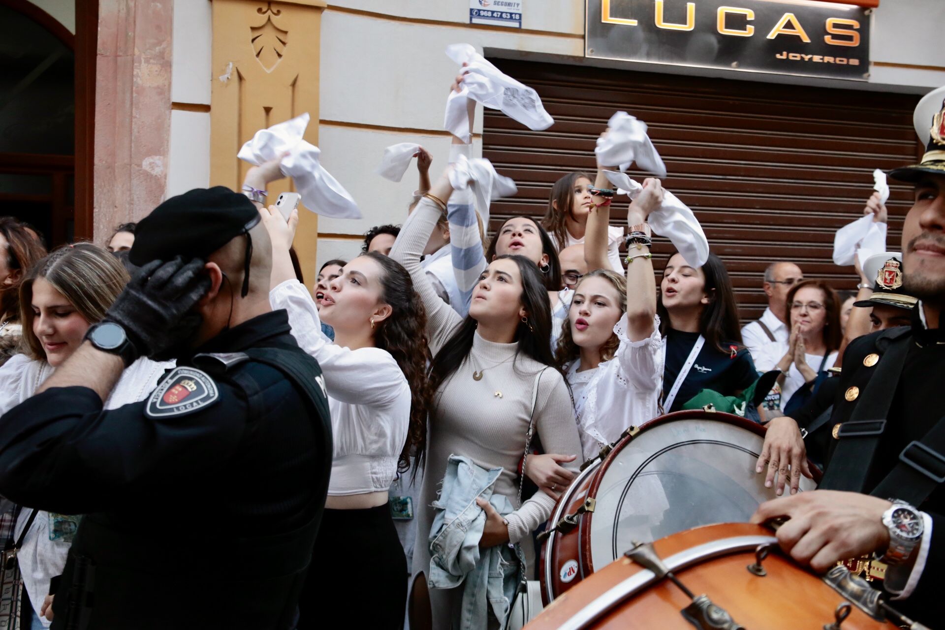 Las mejores fotos de la Recogida de banderas del Paso Blanco y el Azul en Lorca