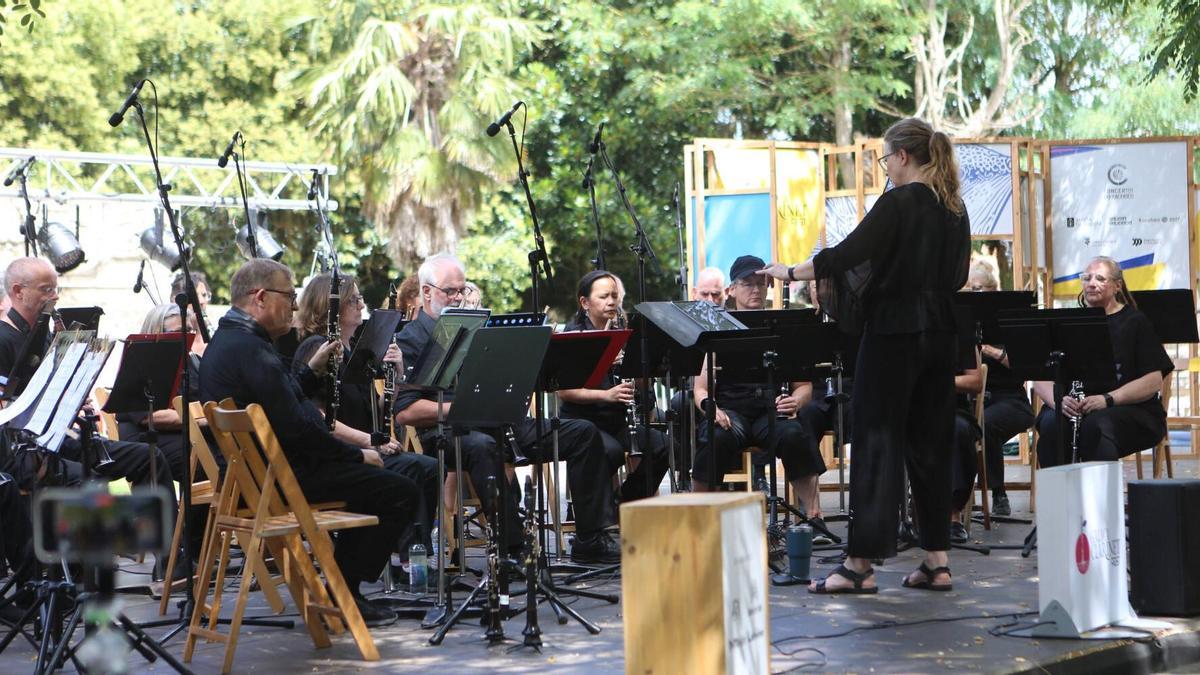 Concierto ensemble de Michell Anderson y Debie Andrus en la Praza das Pipas en Lalín.