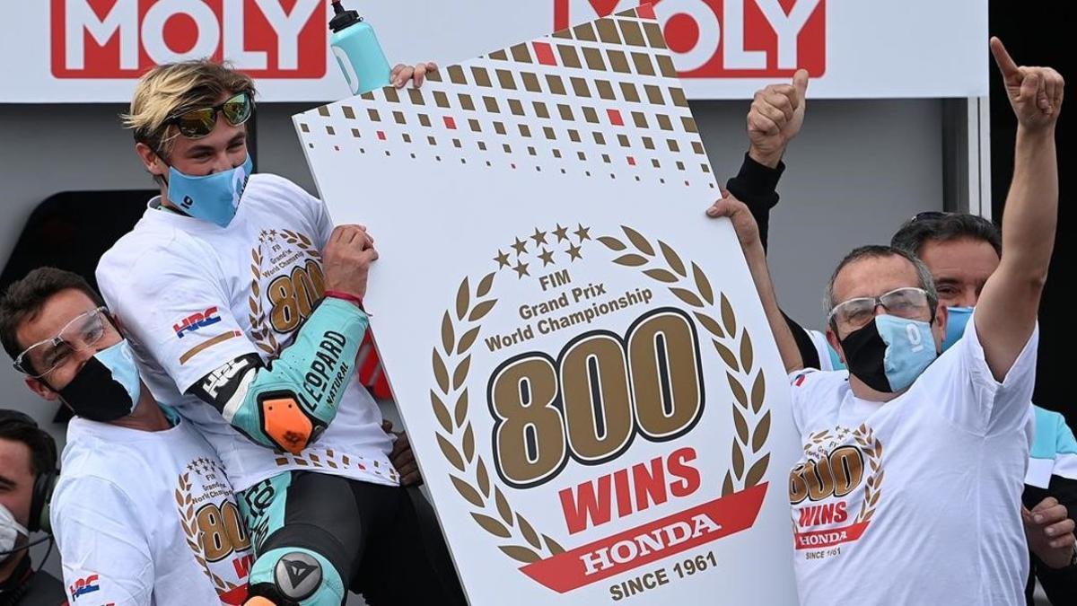 El español Jaume Masia (Honda) ha logrado hoy, en Motorland, la victoria nº 800 de Honda en el Mundial de motociclismo.