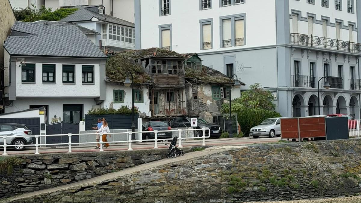 Un inmueble en ruinas en el barrio de La Pescadería.