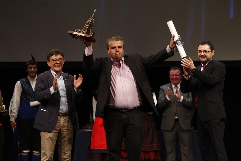 Ceremonia de entrega de los premios del XXIV concurso y muestra del Folclore Ciudad de Oviedo