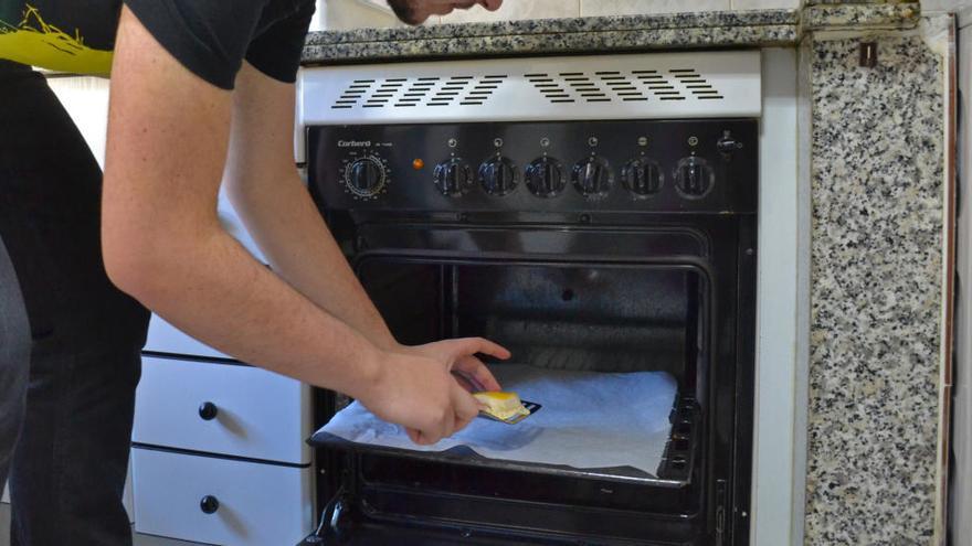 El método casero (y barato) para limpiar el horno en cinco minutos