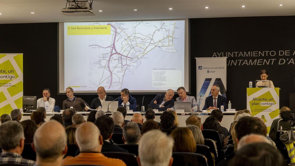 La movilidad ha protagonizado, este martes, la segunda mesa dedicada al Plan General de Alicante