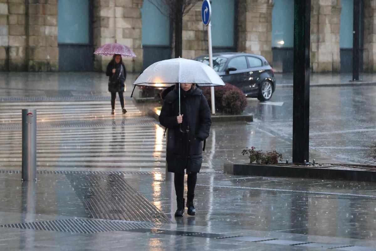 Nueva jornada de lluvias en Vigo por la borrasca Leonardo.