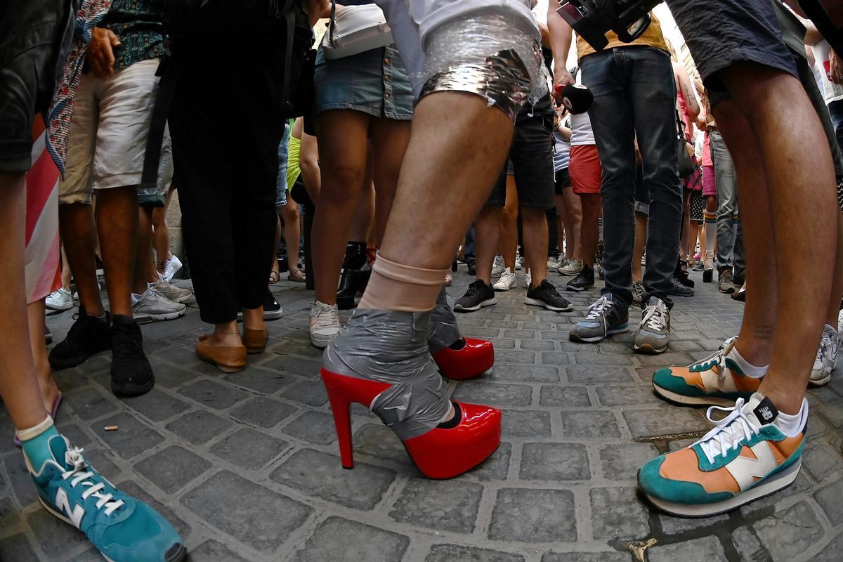 Carrera de tacones en las fiestas del Orgullo en Madrid