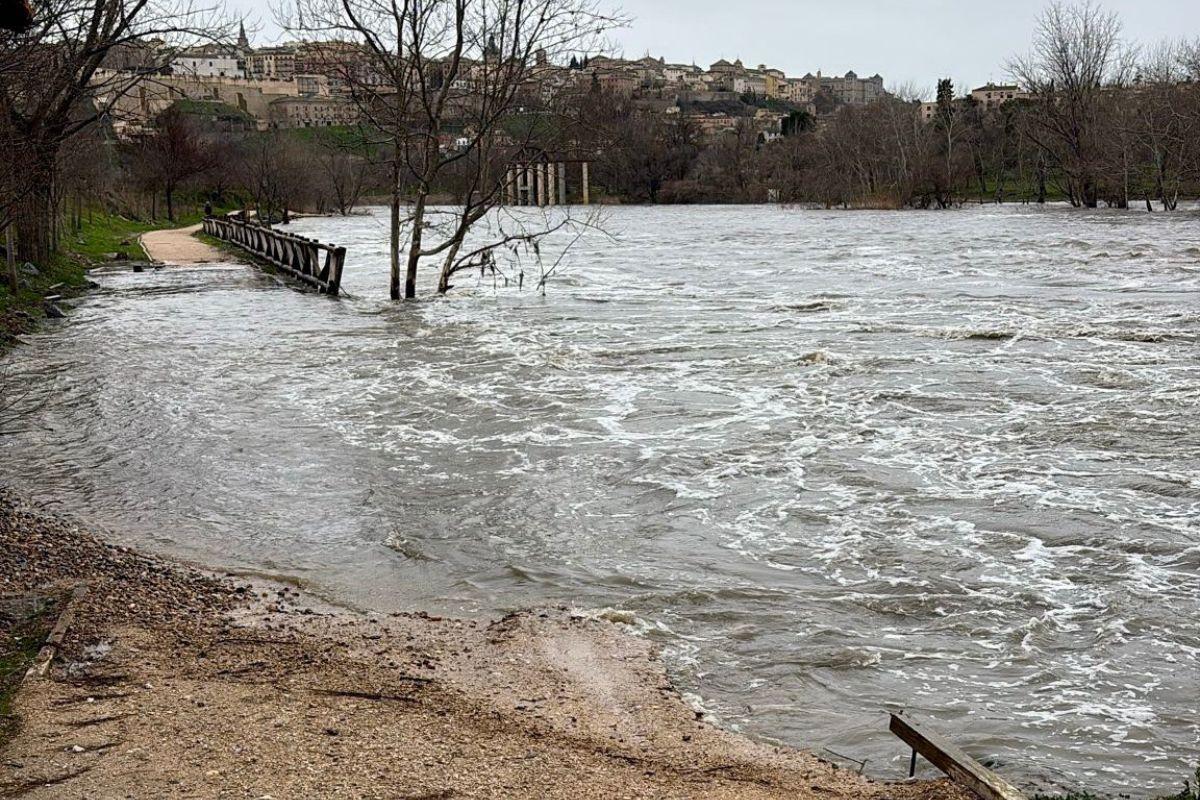 La crecida del río Tajo provoca cortes en varios puntos de la senda ecológica
