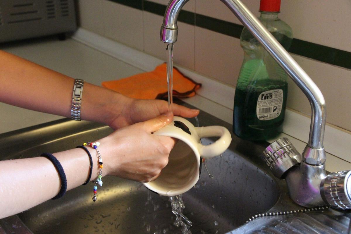 12/08/2014 Agua grifo potable limpiar fontanería limpieza cloro POLITICA ANDALUCÍA ESPAÑA EUROPA MÁLAGA
